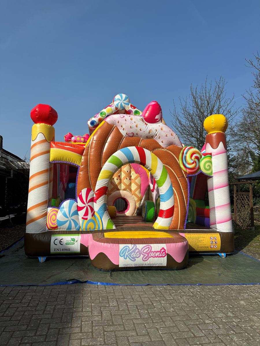 Hüpfburg Zuckerhaus von vorne